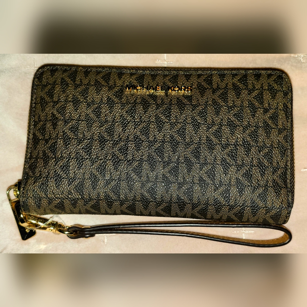 Kors wallet wristlet 4 inch long  7 inch wide